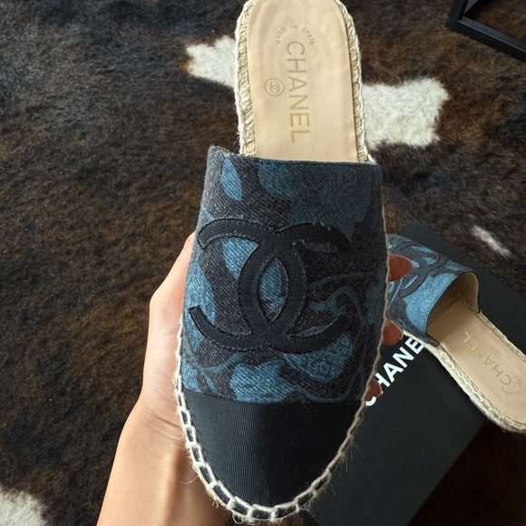 CHANEL Black and Blue Espadrille Logo Mules - Picture 3 of 8